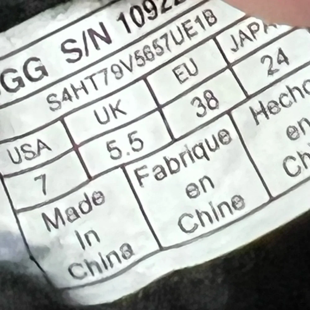 UGG bailey button